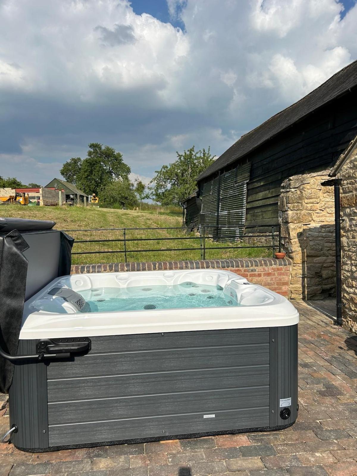 Beautiful Cotswold Farmhouse With Hot Tub Manchester Exterior foto